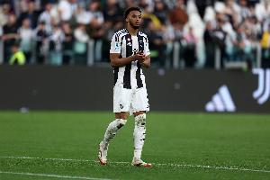 开云官网-都体：凯利拒绝英超、土超邀约，决心留在尤文图斯证明自己