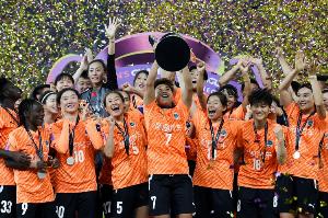 开云体育下载-博主:武汉女足将出战FIFA女足冠军杯,若进半决赛将战阿森纳