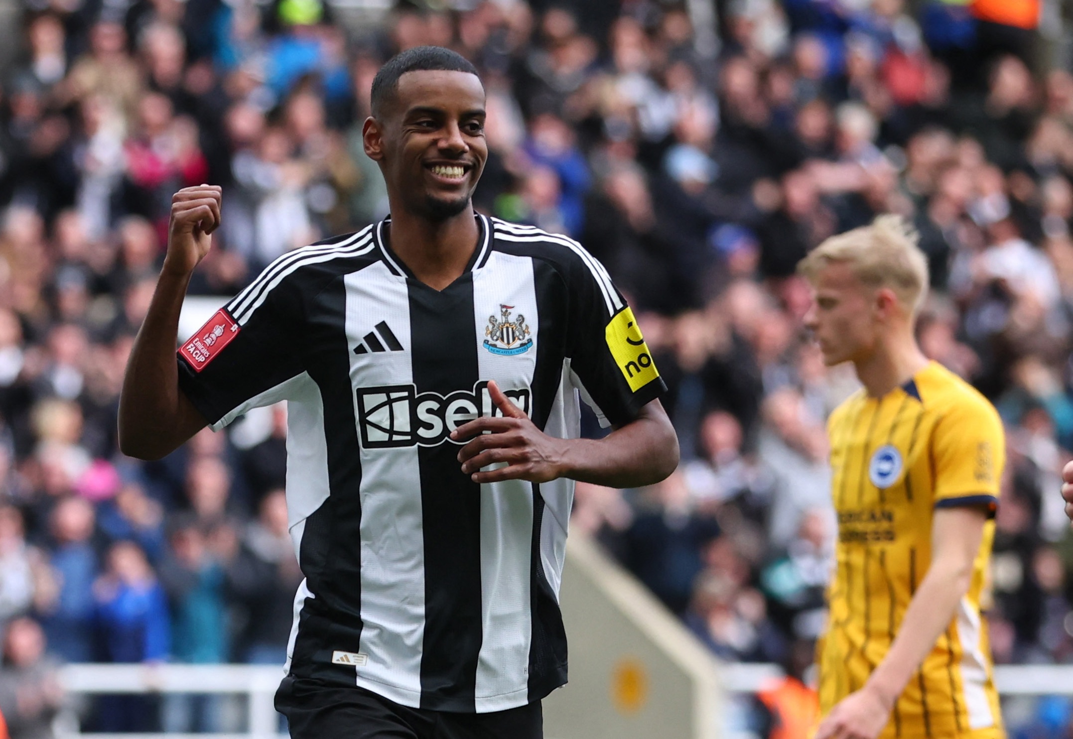 开云APP-纽卡斯尔对伊萨克立场趋于强硬,利物浦或考虑进一步提升报价