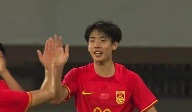 开云APP-【熊猫杯】朱鹏宇双响杜月徵建功 U19国青6比0蒙古