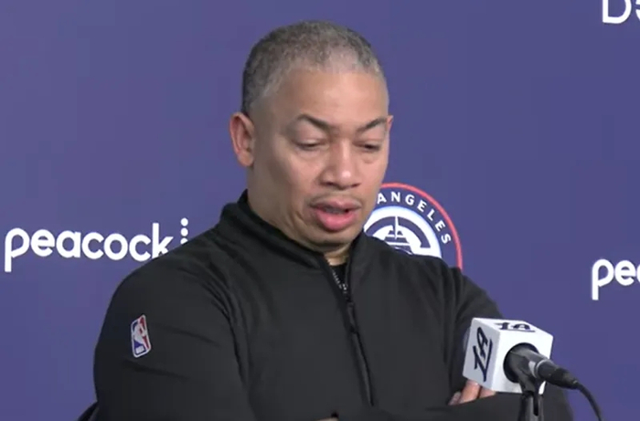 开云体育下载-胜湖人！泰伦卢采访沮丧不满判罚，多人爆赞祖巴茨，小卡主动担责|快船|泰伦-卢|洛杉矶湖人队|洛杉矶快船队|伊维察-祖巴茨_新浪新闻